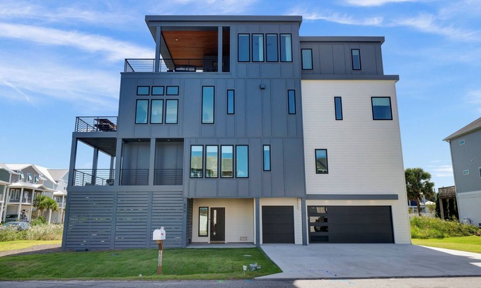 Carolina Beach House | Vista Azule - Incredible luxury home with lake and ocean views!