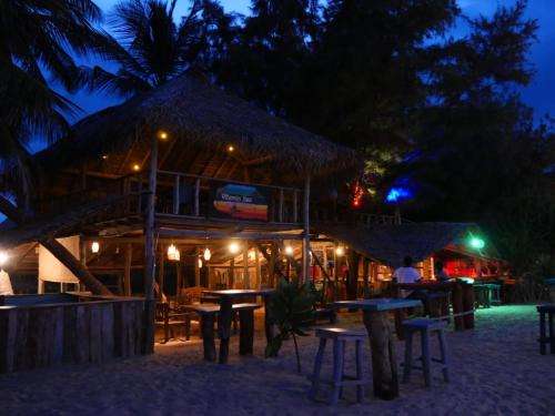 Nilaveli Bed & Breakfast | Vitamin Sea Beach Cabana