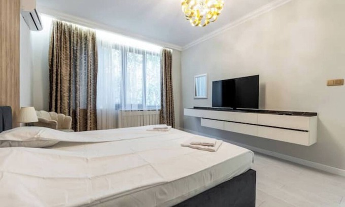 Sofia City Center House | Vitoshka Luxury: 2-BR Retreatnn