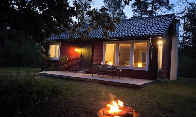 Vittsjo Cabin | Vittsjö Lakeside Retreat & Firepit