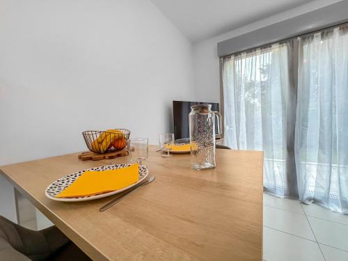 Lunel Apartment | Vivez Lunel-Clim-Wifi Fibre-Parking Privé-Patio T2