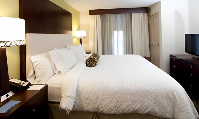 Eden House | Vivid Suite for Your Next Getaway! Free