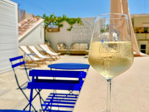 Trani Bed & Breakfast | VOLPE E UVA Winesuites & Spa