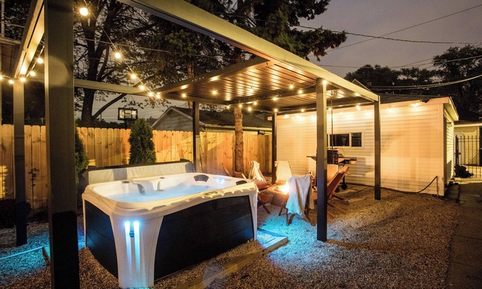 Albany Park House | Vrbo Luxe: Hot Tub, Theater, Game Room, Fire Pit, Bar, Patio, Garage - Sleeps 14