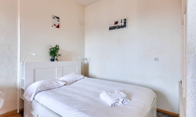 4th Arrondissement Apartment | Vrbo Property