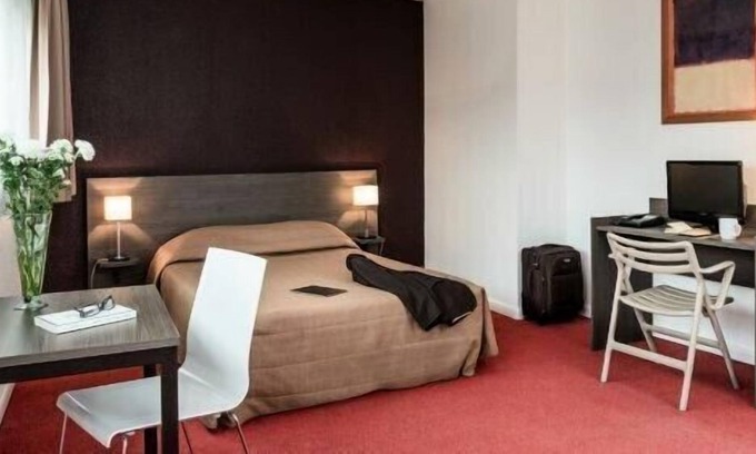 Quartier du Pont-de-Flandre Apartment | Vrbo Property
