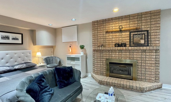 Willowdale House | VS-NorthYork Center-Workare-More Restaurant-Free Parking-Tranquil Retreat Suite