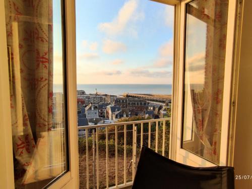 Le Treport Apartment | Vue panoramique sur la mer et les falaises