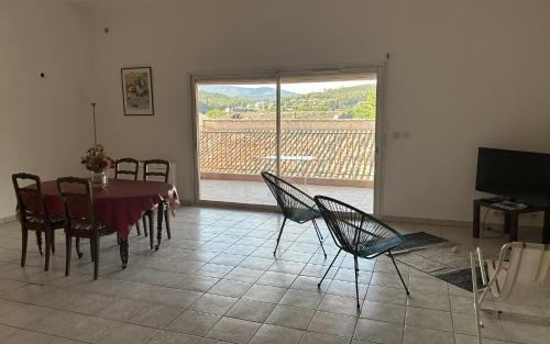 Carces Apartment | Vue sur le Bessillon