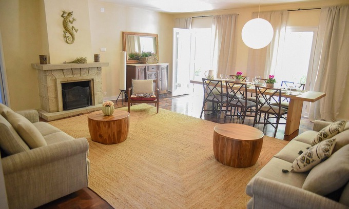 Sao Martinho da Cortica House | VUMBA - House of the Lizard