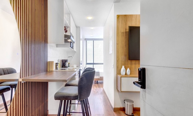 Chico Norte Apartment | w* | Bright Loft w/Brilliant Deco in Bogotá