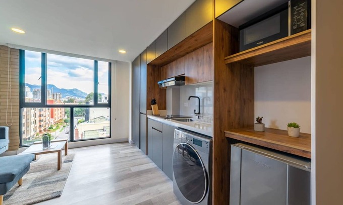 Suba Apartment | w Classy Loft in Pasadena