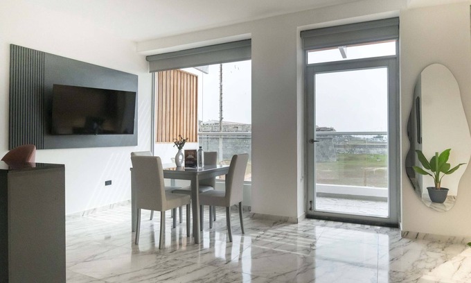 Cartagena Walled City Apartment | w* | Great 2BR w/Ocean View near C. Amurallada