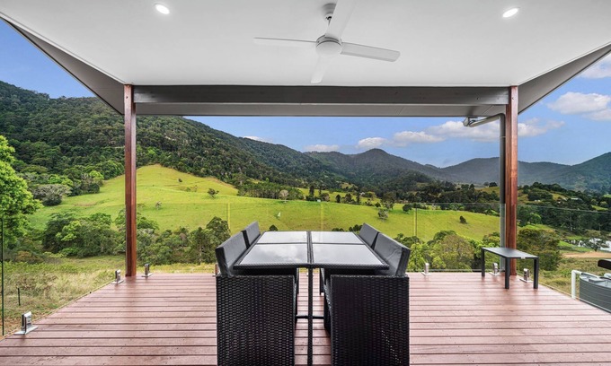 Coolabine Cabin | Wagtail Studio Cabin. Peaceful and Ideal for couples or a young family.