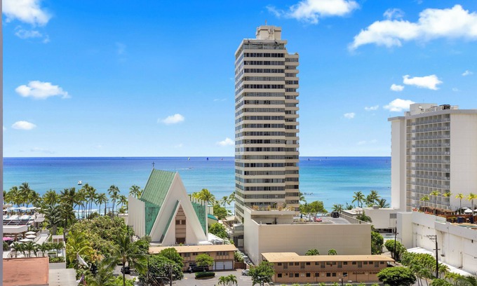 Waikiki Apartment | Waikiki Banyan 1BR