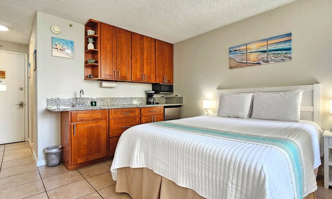 Waikiki Apartment | Waikiki Beach Studio w/Lanai & Pool at The Waikiki Grand