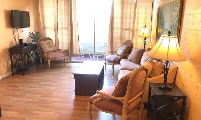 Waikiki Apartment | ~Waikiki~ LOWEST RATES IN AREA ~ 1 Bedroom ~ Fully Furn ~ Blocks to Beach ~