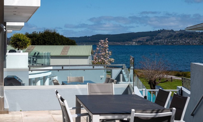 Waipahihi House | Waimahana 5 - Taupo Holiday Apartment