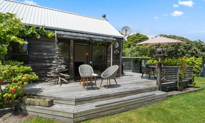 Waikanae House | Waimea Cottage - Waikanae Holiday Home