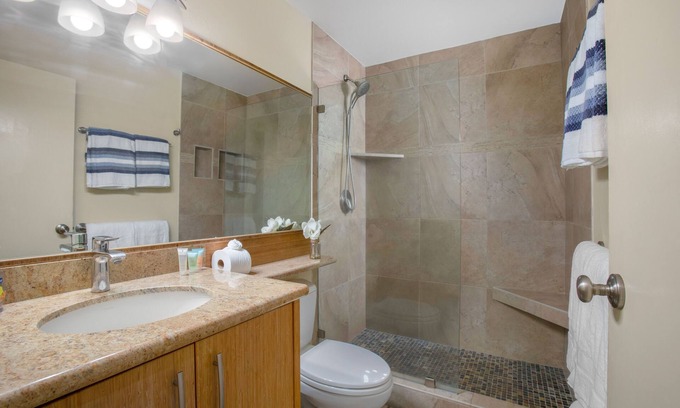 Kihei Apartment | Waiohuli Beach Hale Ocean View Condos with Parking