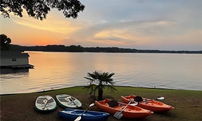 Milledgeville House | Wake & Lake - Sleeps 8, Big Water Views! + More!