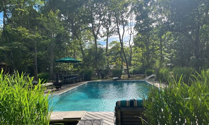 Montauk House | Wake up in the trees and walk to the beach! Chef's kitchen, pool, large decks!