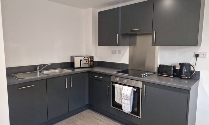 Wakefield Apartment | Wakefield Getaway: Cosy 1bed Apt with Free Parking