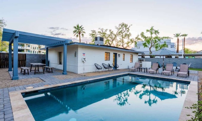 South Scottsdale House | Walk 2 Old Town| Sparkling Pool | Fire Pit | Oasis