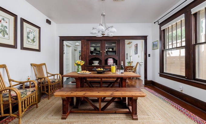 Clarksville House | Walk to 6th, Free Parking - The Porch by Portoro