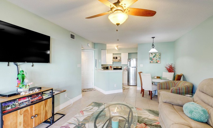 Ocean Side Village Condo | Walk to Beach: 1st-Floor Unit w/Pool in Melbourne