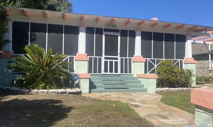 Gulfport House | Walk to beach, casinos from grand historic home & pet friendly fenced yard