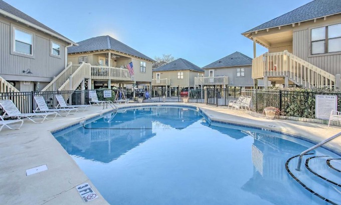 Myrtle Beach House | Walk to Beach Dog-Friendly Myrtle Beach Cottage!