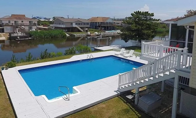 Sandbridge House | Walk to Beach, Fish in backyard, private pool, sleep 14