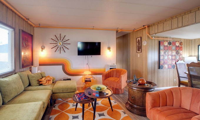 Ocean Shores House | Walk to Beach! Fun Retro Retreat in Ocean Shores