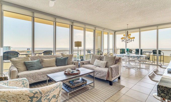 Biloxi Condo | Walk to Beach: Luxury Biloxi Condo w/Pool Access!