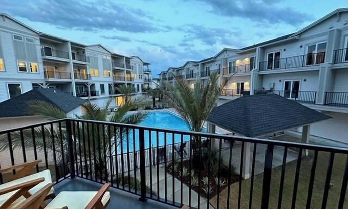 Port St. Joe Condo | Walk to beach! Resort amenities incl pool & gym!
