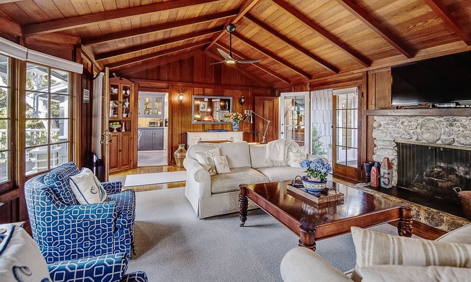 Golden Rectangle House | Walk to Concours d'Elegance, AT&T Pro Am, U.S. Open Golf Tourny! Steps to Beach!