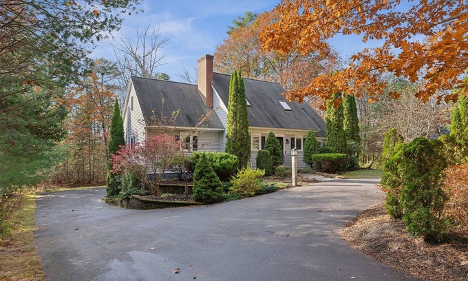 Kennebunk House | Walk to Dock Square! Firepit, Ping Pong, & Games!