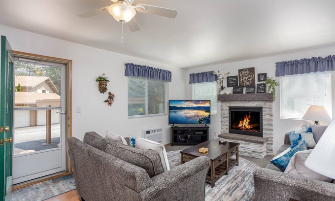 Downtown Leavenworth Condo | Walk to Downtown, Summer Air Conditioning and Free Parking, Pets, Grnd Flr