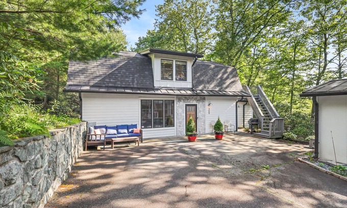 Blowing Rock Cottage | Walk To Downtown! The Carriage House At Blowing Rock