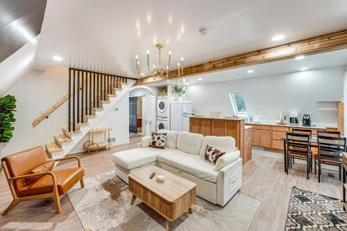 Lakewood Club House | Walk to Fox Lake Pet-Friendly A-Frame with Fire Pit