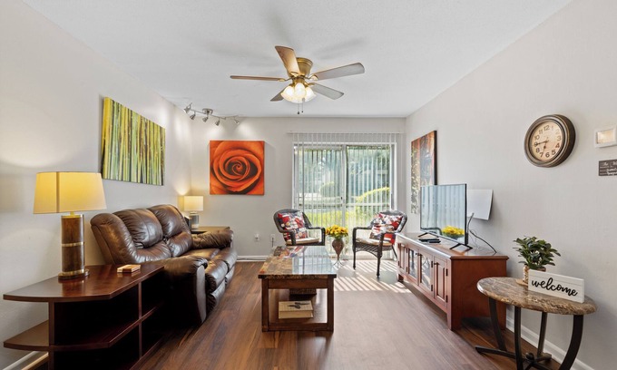 Gainesville Condo | Walk to hospitals, minutes from UF!