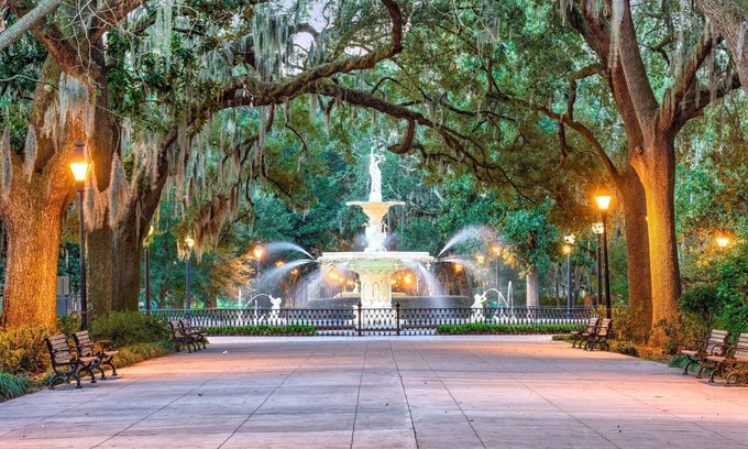 Historic Downtown Savannah House | Walk to Iconic Forsyth Park! + Off Street Pkg-KingBed-1GBWfi-SmTV-FullKitch-W/D
