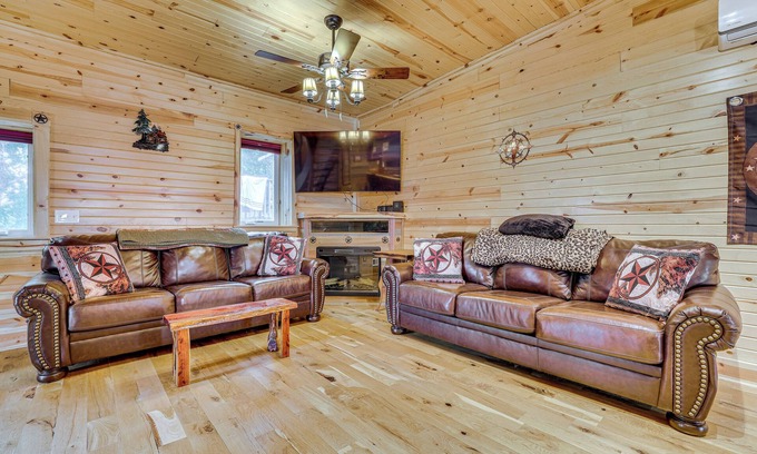 Pepin Apartment | Walk to Lake & Dining: Couple’s Cottage in Pepin