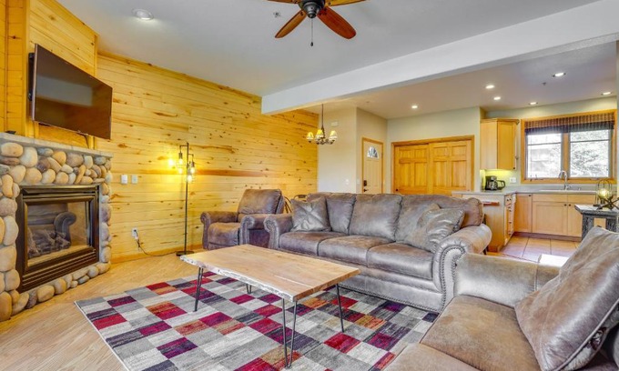 Grand Lake Apartment | Walk to Main Street Grand Lake Condo with Gas Grill