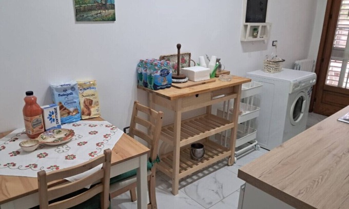 Pietramelara Apartment | Walk to Markets Private Backyard+Free Parking English Help