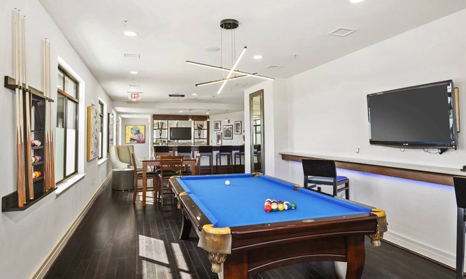 Arlington Apartment | Walk to Metro, Shop, and Dine