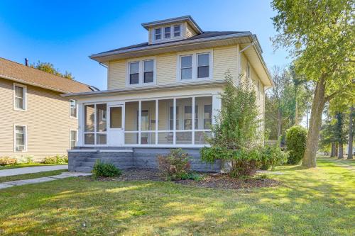Port Clinton House | Walk to Port Clinton Lighthouse Home with Deck!
