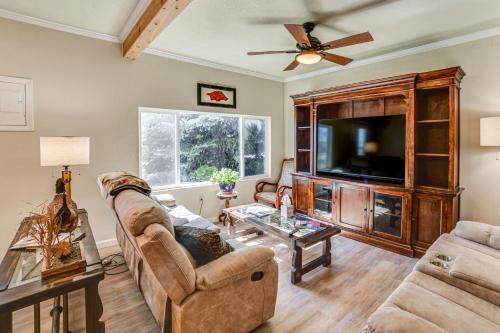Oacoma House | Walk to River Oacoma Home with Dog-Friendly Yard!