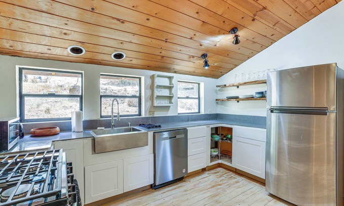 Lewiston Cottage | Walk to River: Tranquil Home w/Views in Lewiston